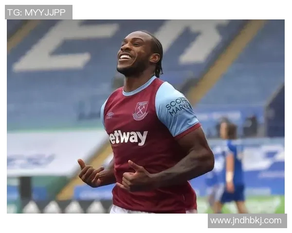 安东尼奥足球生涯背后的女人揭秘:他的支持与陪伴如何影响事业和家庭 安东尼奥足球生涯背后的女人揭秘:他的支持与陪伴如何影响事业和家庭