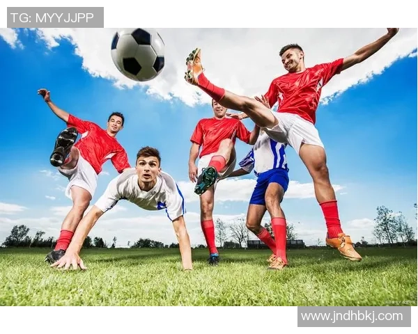 没有明星球员也能精彩纷呈的足球世界，展现团队力量与拼搏精神