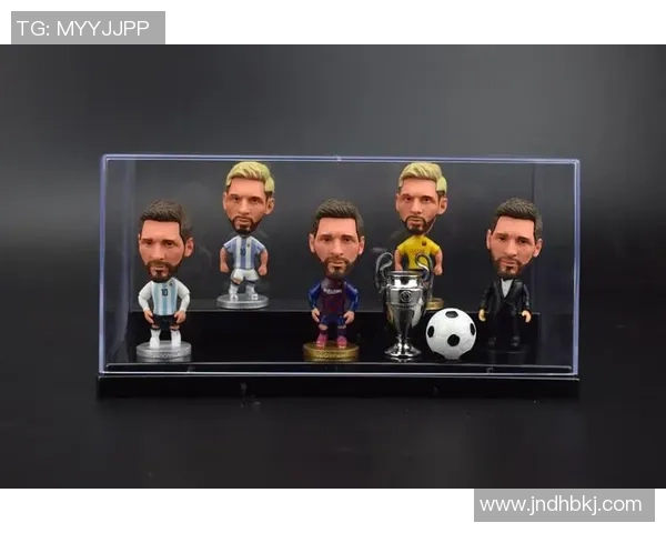 精致足球球星手办展现运动魅力与艺术工艺完美融合