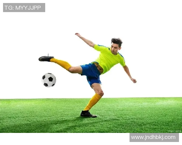 足球场上的巨星风采展现踢球动作与激情引领全球球迷热潮 足球场上的巨星风采展现踢球动作与激情引领全球球迷热潮