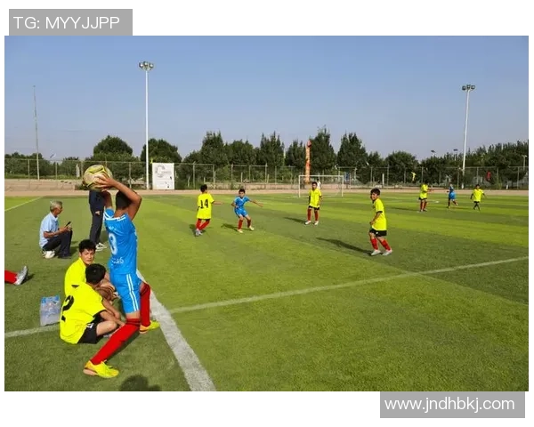 足球星辉映画笔间 跨越绿茵场的艺术魅力与创作之道