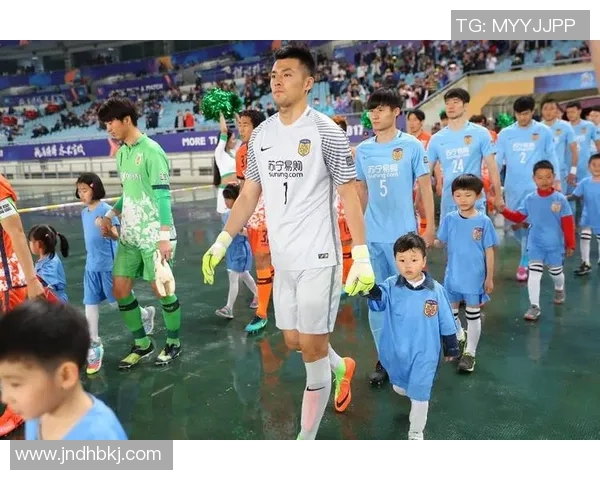 足球球童戏耍球星全过程曝光 球场小英雄挑战大腕成名瞬间